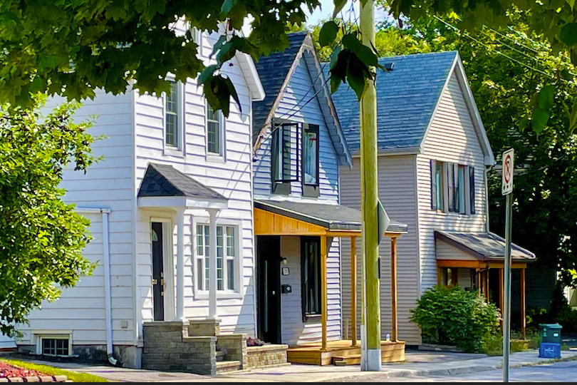 Trois maisons du quartier Vanier à Ottawa