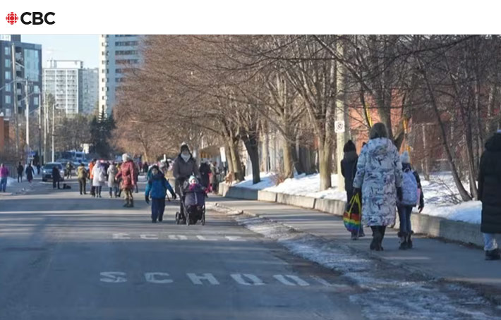 CBC News image : Parents and children walk to school on a closed residential street in winter. Photo credit: Nelly Albérola/Radio-Canada